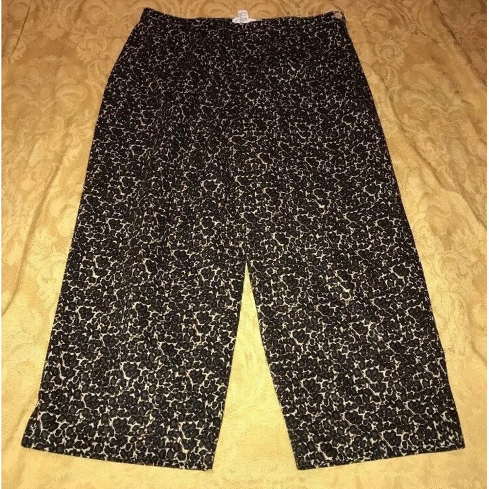 Chaus Women's Stretch Animal Print Side Zipper Capri Cropped Pants Size 14